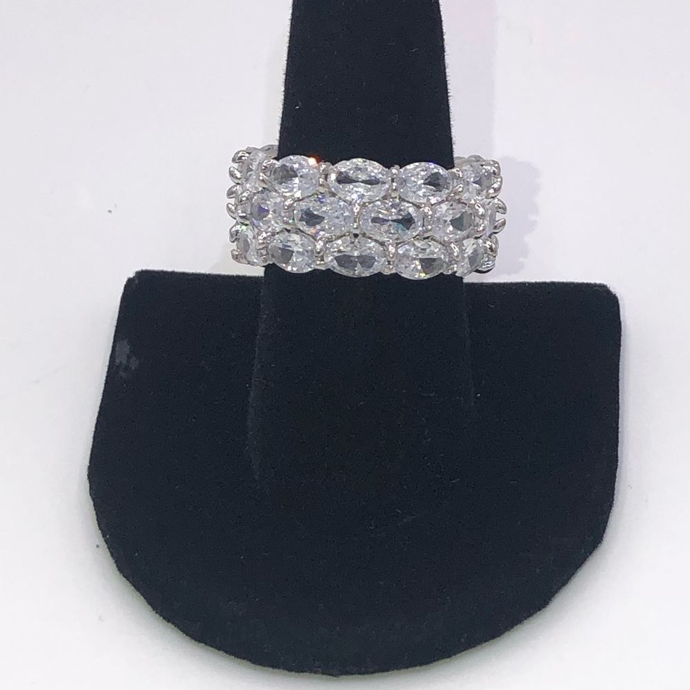 18ct Oval Triple Eternity Band - Picture 8 of 14